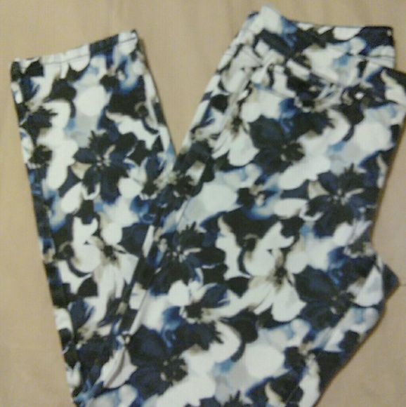 White Housqwe Black Market Floral Print Slim Ankle - Picture 3 of 7
